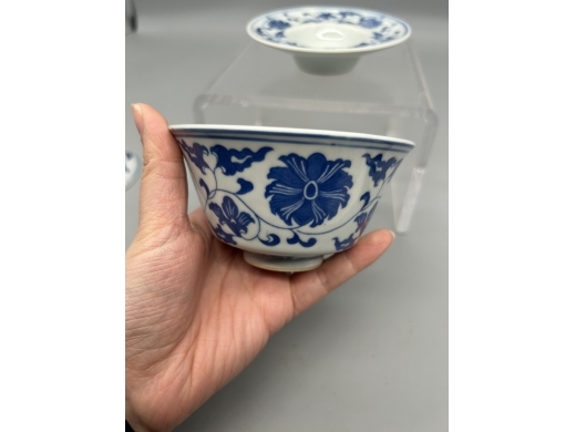 青花缠枝花盖碗