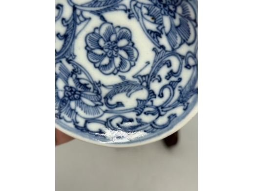 青花淡描勾莲纹小碟