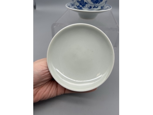 青花缠枝花盖碗