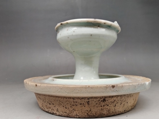 青釉油灯