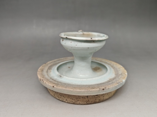 青釉油灯