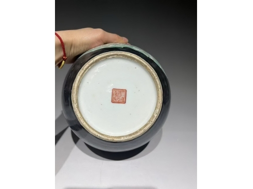黑地粉彩八仙人物大罐