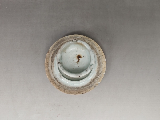 青釉油灯