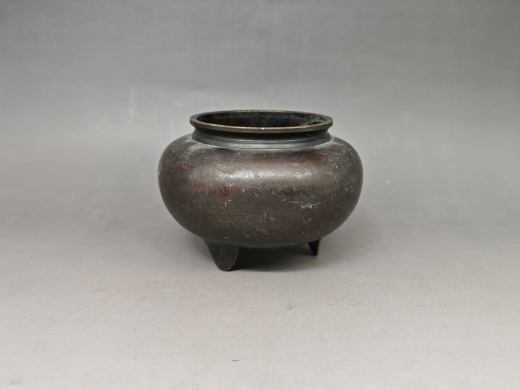 铜错金银花鸟三足炉