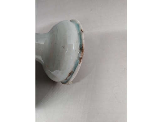 青釉油灯