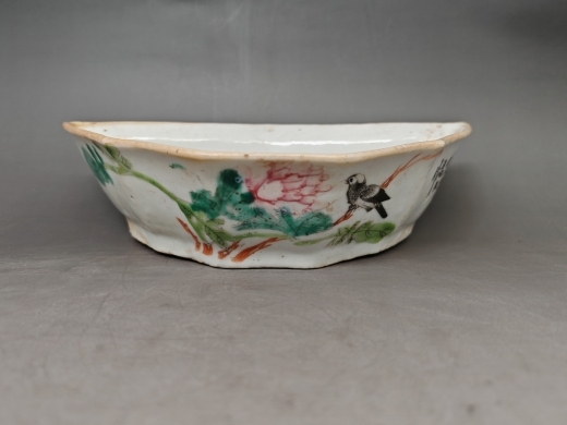 粉彩花鸟圆足盘