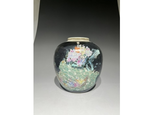 黑地粉彩八仙人物大罐