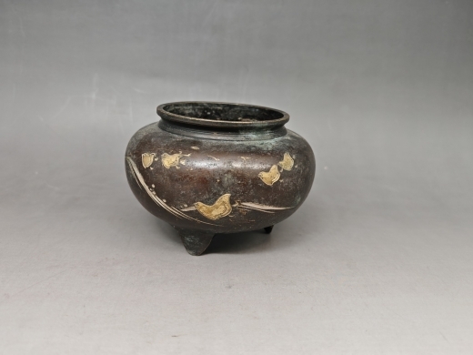 铜错金银花鸟三足炉