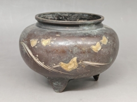 铜错金银花鸟三足炉