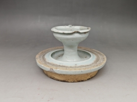 青釉油灯