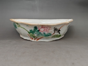 粉彩花鸟圆足盘