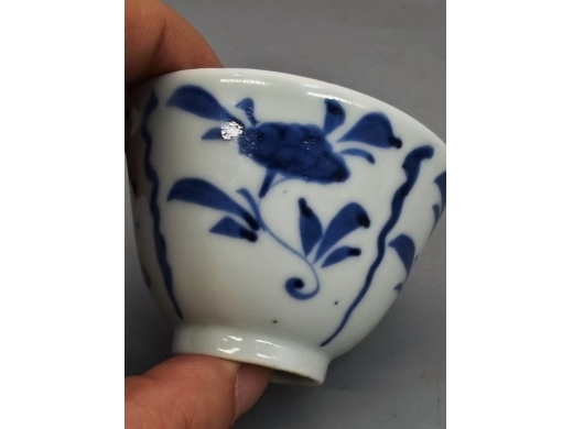 青花花卉纹茶盏