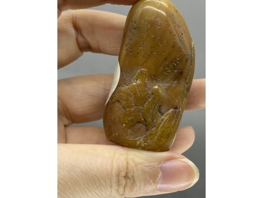黄寿山薄意芭蕉人物随型章