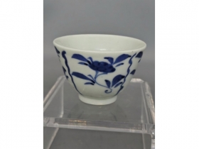 青花花卉纹茶盏