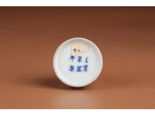 青花龙纹摇铃尊形鼻烟壶