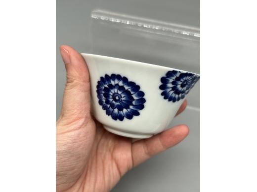 青花团菊纹茶盏