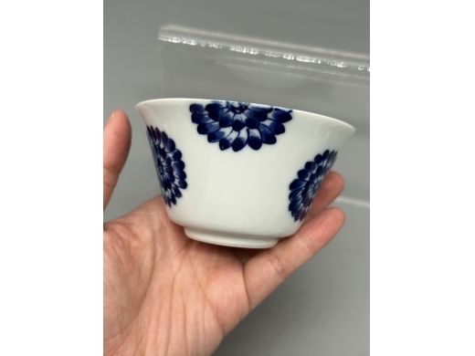 青花团菊纹茶盏