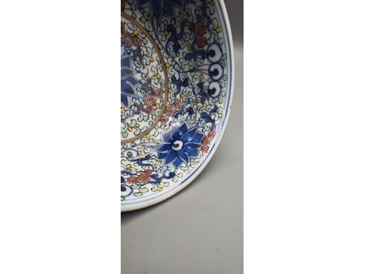 青花加彩缠枝花墩式碗