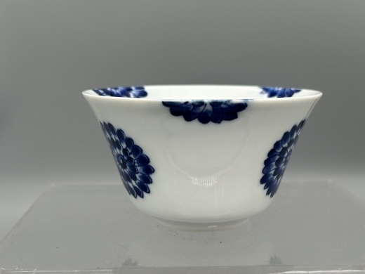 青花团菊纹茶盏