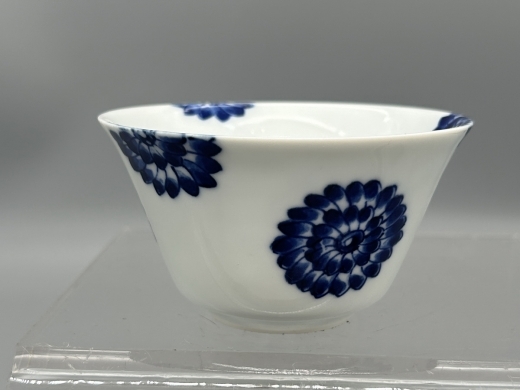 青花团菊纹茶盏