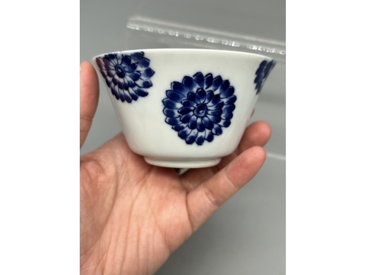 青花团菊纹茶盏
