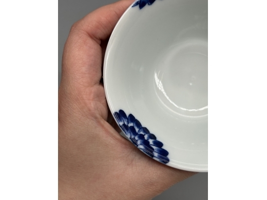 青花团菊纹茶盏