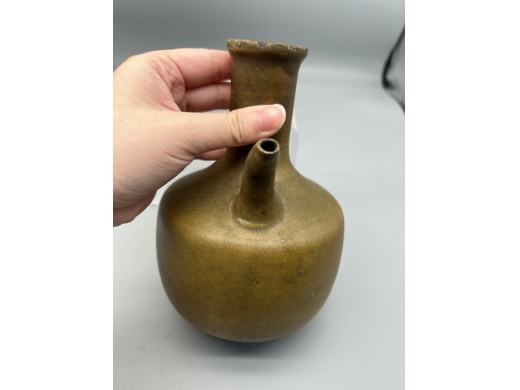 茶叶末釉持壶