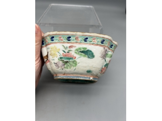 粉彩莲池鸳鸯四方倭角碗
