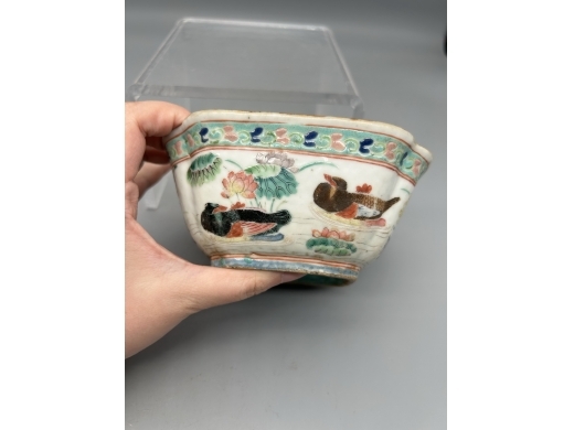 粉彩莲池鸳鸯四方倭角碗