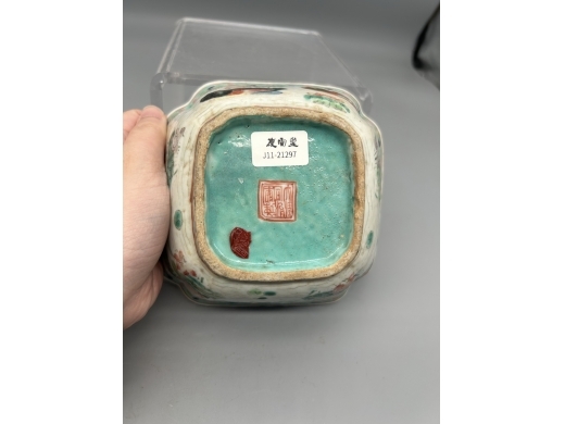 粉彩莲池鸳鸯四方倭角碗