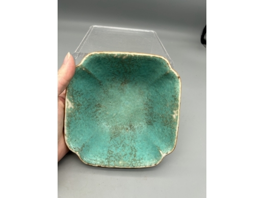 粉彩莲池鸳鸯四方倭角碗