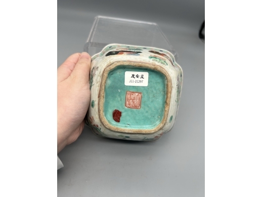 粉彩莲池鸳鸯四方倭角碗
