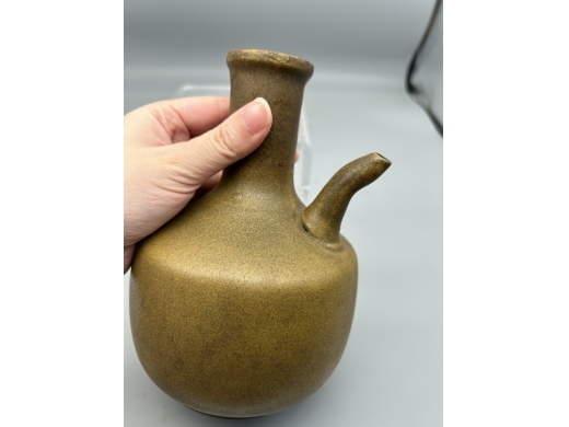 茶叶末釉持壶