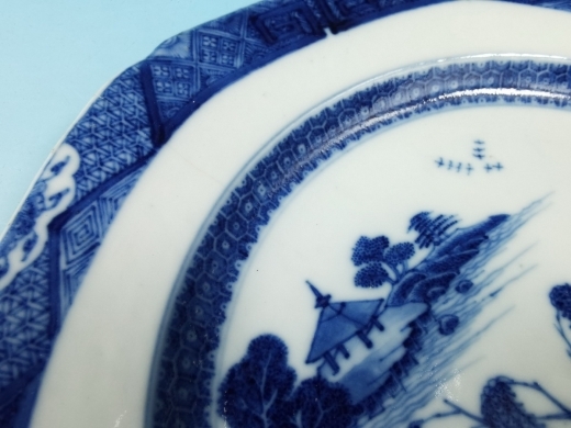 青花山水八棱倭角盘