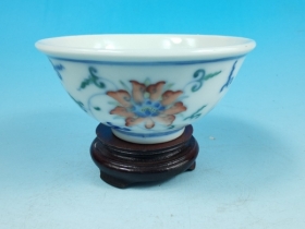 斗彩缠枝宝相莲茶盌