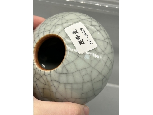 哥釉点红水盂
