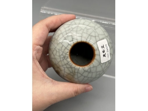 哥釉点红水盂