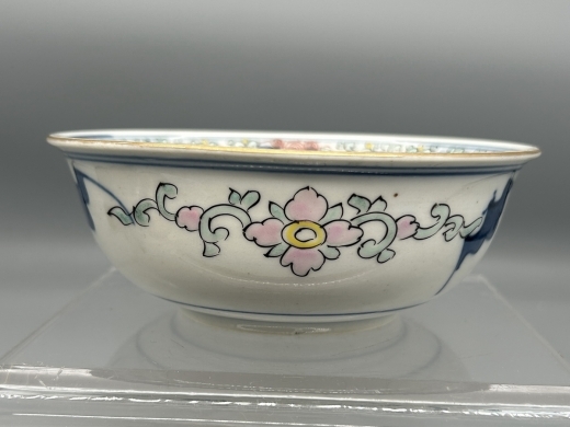 青花加彩缠枝花碗