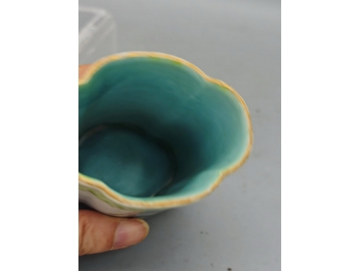 粉彩山水海棠形笔筒