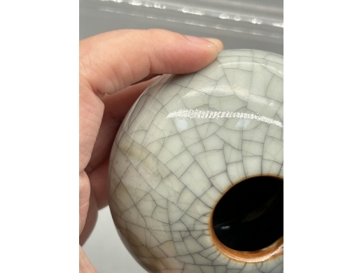 哥釉点红水盂