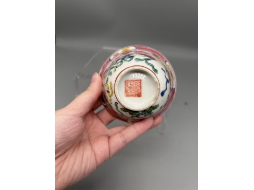 粉彩莲花博古纹铃铛杯