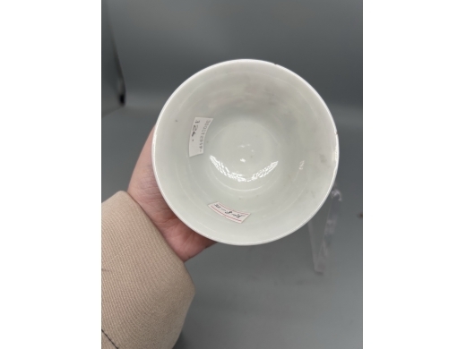 粉彩莲花博古纹铃铛杯