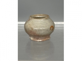 青釉牛眼小罐