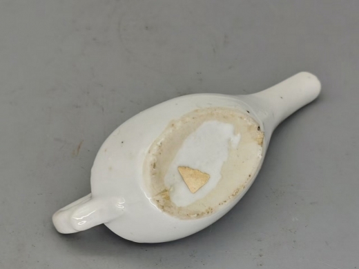 白釉长流水注