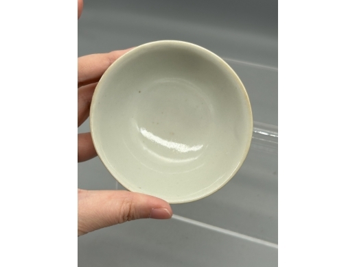 仿石纹釉茶盏