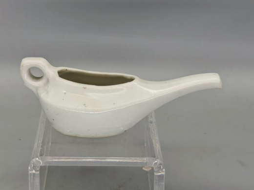 白釉长流水注
