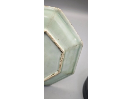 豆地青花釉里红九桃八方盘