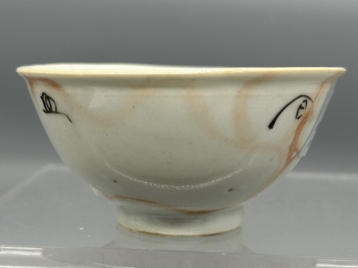 仿石纹釉茶盏