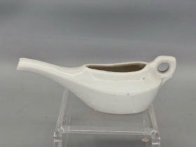 白釉长流水注