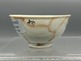 仿石纹釉茶盏